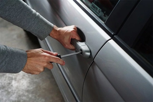 В Шахтах угнали Chevrolet Lanos