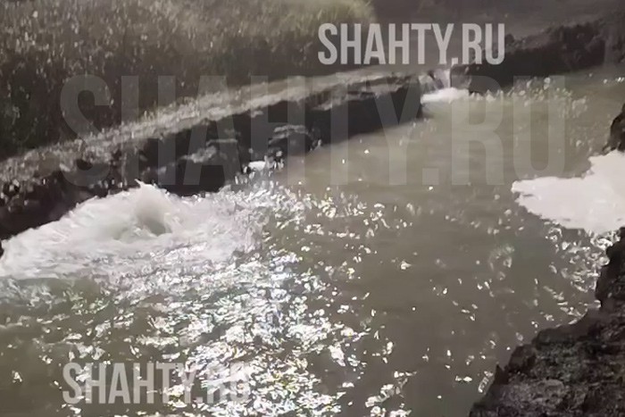 Эпический порыв водовода в Шахтах на улице Дачной