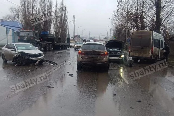 Попал в массовую аварию рейсовый автобус Новочеркасск — Шахты