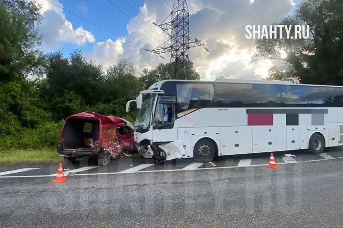 В ДТП с автобусом Ростов — Геленджик на трассе М-4 «Дон» погибли двое