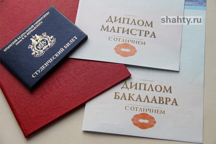 В Шахтах пристава обвинили в покупке поддельного диплома о высшем образовании