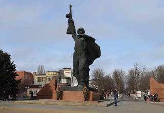 В Шахтах прошли митинги и концерт в честь годовщины освобождения города [Фото]