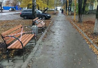 В г. Шахты установили очередные лавочки, урны и детские игровые площадки [Фото]