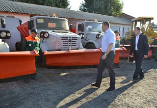 Город Шахты купит 6 новых машин для расчистки дорог от снега