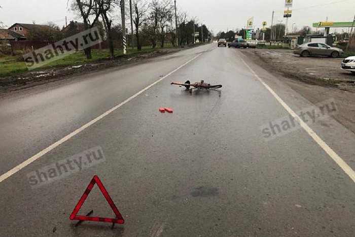 Насмерть сбили неизвестного велосипедиста на трассе в Ростовской области