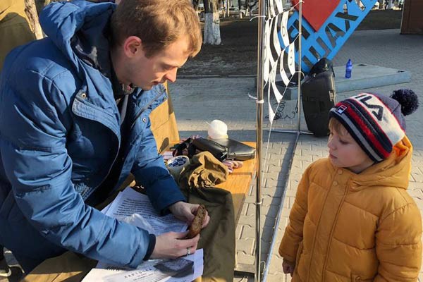 В городе Шахты раздавали «Блокадный хлеб»