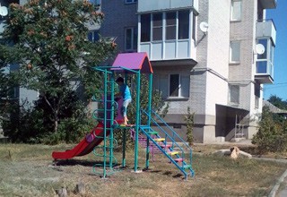 В г. Шахты установили 11 детских игровых комплексов за 865 тысяч рублей