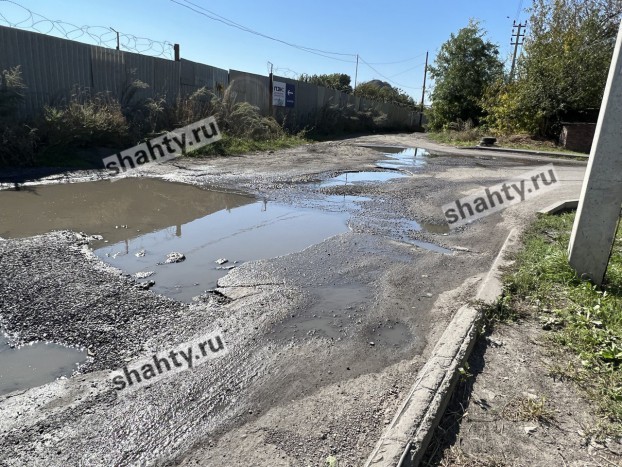 Затопило полрайона в Шахтах около швейки и на Прокатной