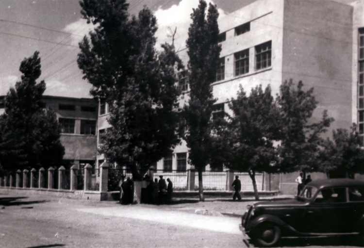 Бывший ШГТ (шахтинский горный техникум), ныне ШРКТЭ