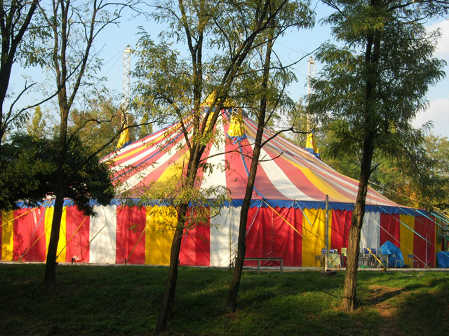 Шатер в Шахтинском парке