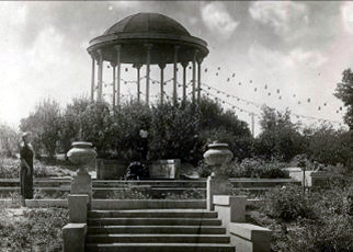 Беседка в городском саду, сейчас городской парк г. Шахты