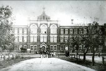 Епархиальная мужская церковно-учительская школа, потом ШТИБО - сейчас ЮРГУЭС