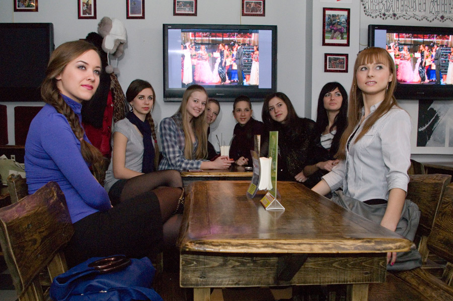 Участницы конкурса "Мисс Шахты 2011", просмотр конкурса, 6.02.2011 г.