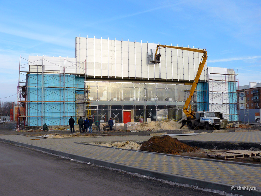 Крытый каток в шахтинском парке