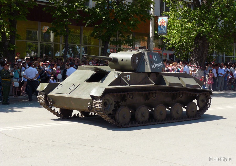 Парад ко Дню Победы, город Шахты, 5 мая 2012 г., танк Т-70