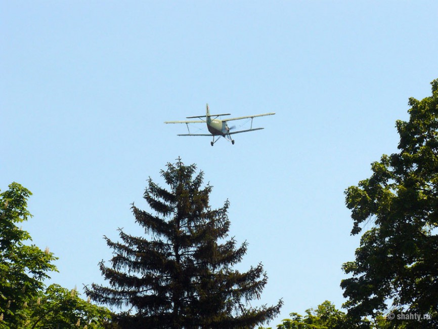 Самолет АН-2 на параде, город Шахты