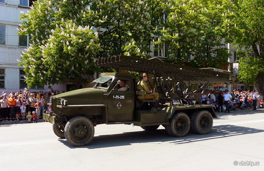 Парад ко Дню Победы, город Шахты, легендарная «Катюша»