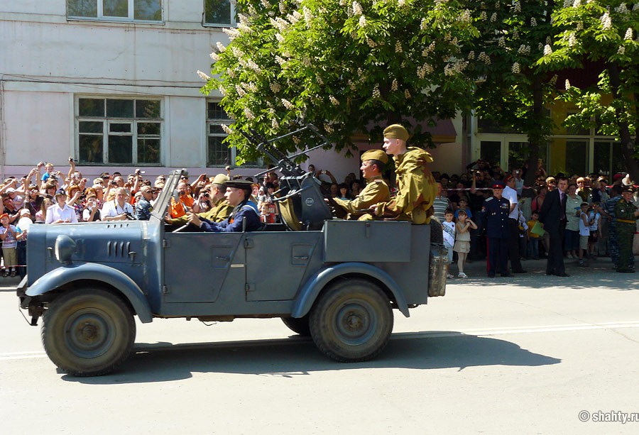 Парад в г. Шахты, автомобиль ПВО Штовер