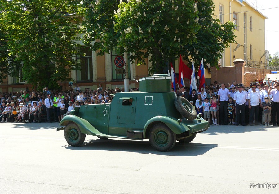 Парад в Шахтах, бронеавтомобиль БА-20 (СССР)