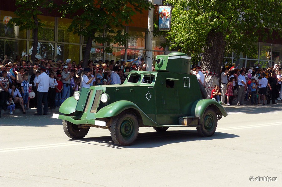 Парад ко Дню Победы, город Шахты, бронеавтомобиль БА-20