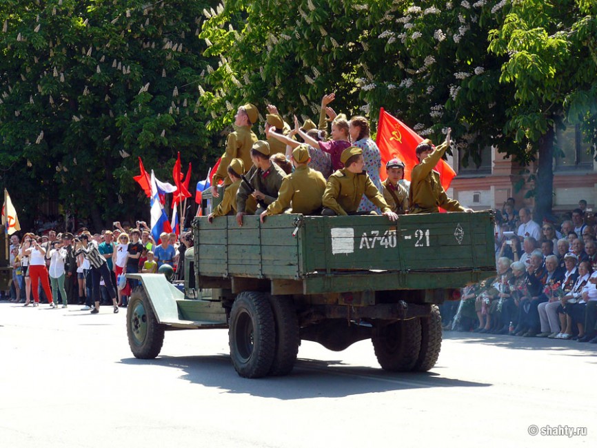 Парад в городе Шахты, 5 мая 2012 г., ЗИС-5