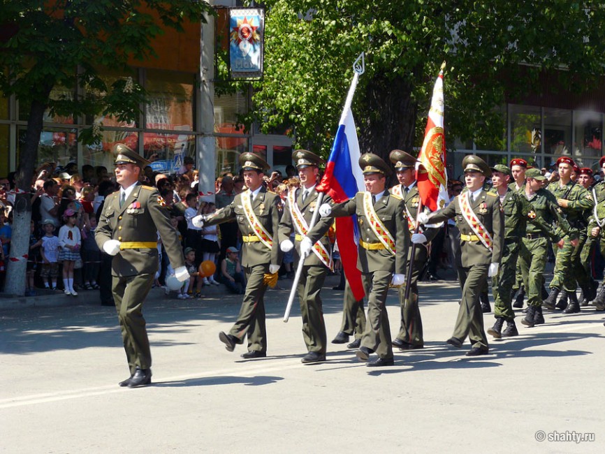 Парад в городе Шахты ко Дню Победы