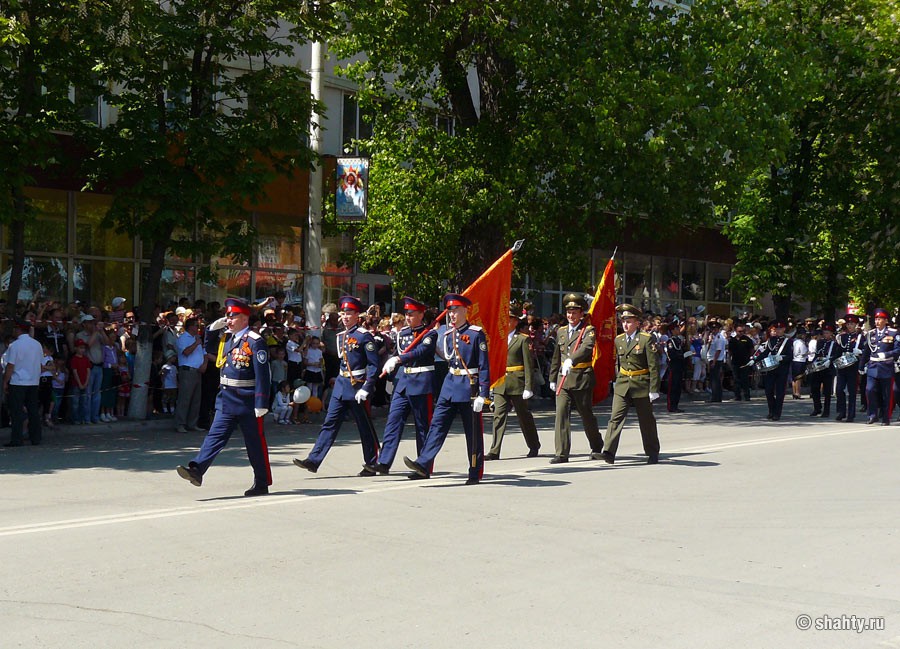 Парад ко Дню Победы в Шахтах