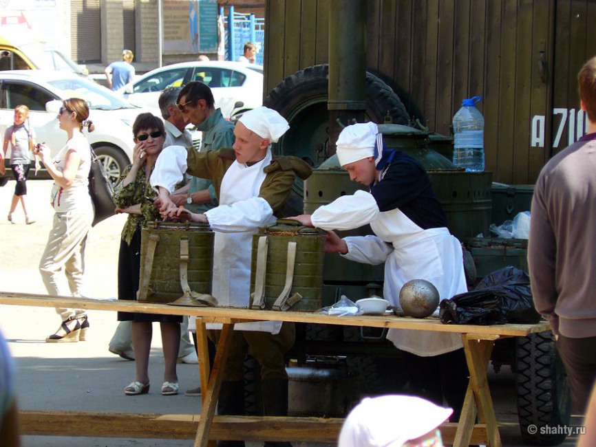 Полевая кухня, военная реконструкция в г. Шахты