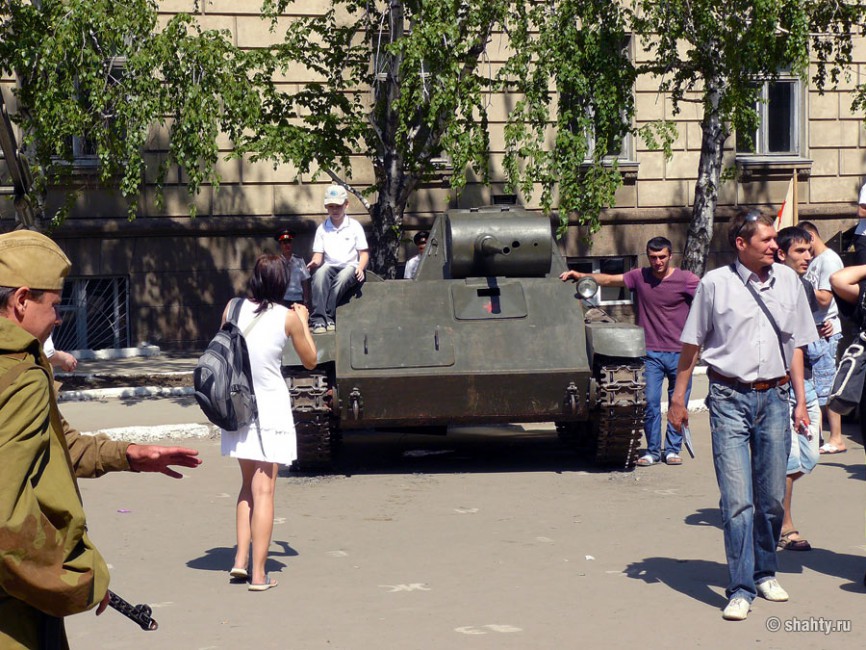 Танк Т-70 в городе Шахты