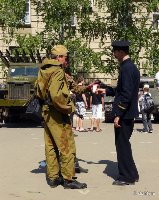 Реконструкторы после парада в г. Шахты